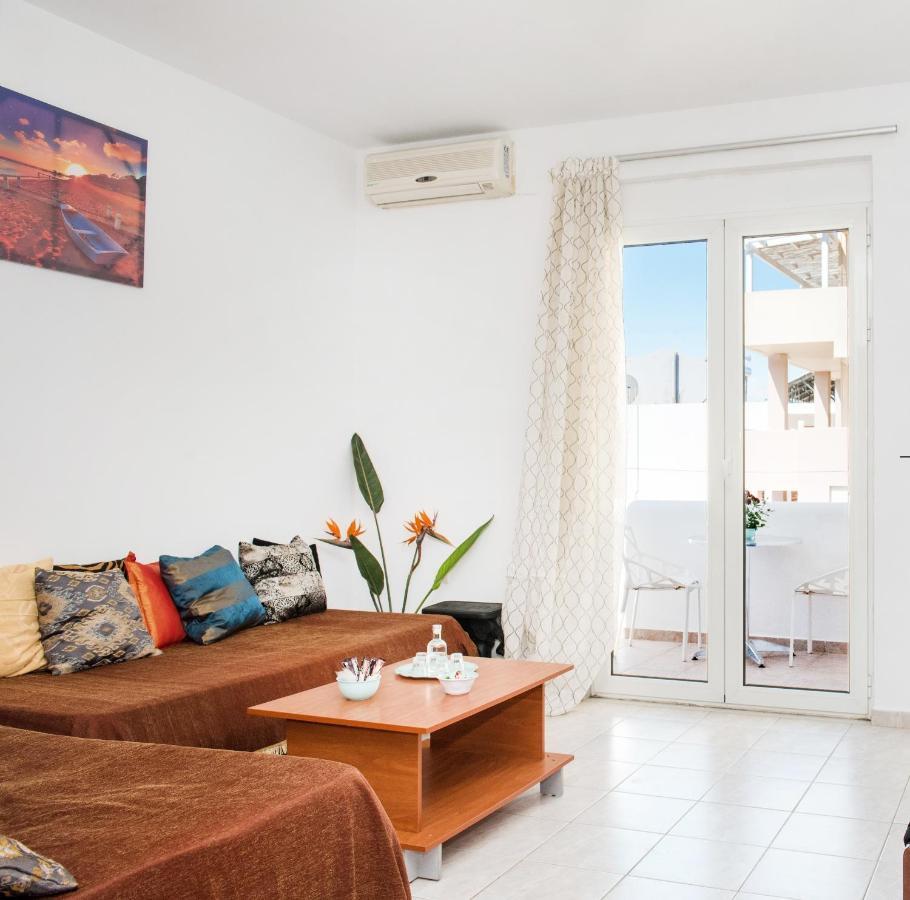 Apartament Beachfront Lux & Gym 4 *